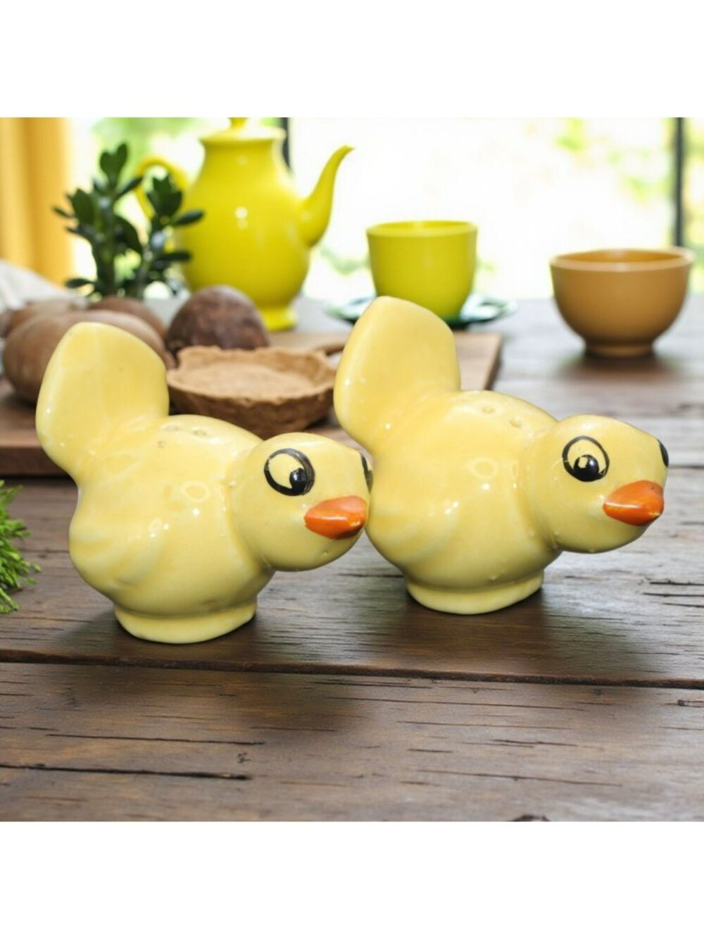 Vtg Anthropomorphic Chicks Big Eye Yellow Salt & Pepper Shakers Japan
